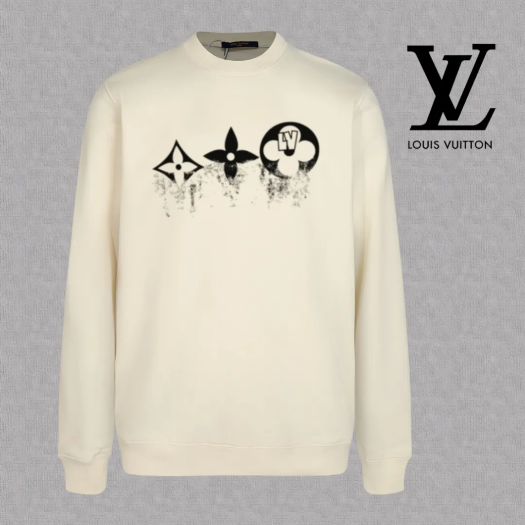 🅿️250 hot style on the shelves🔥❗ 💫〖Louis Vuitton LV〗 Fashionable round neck sweatshirt, casually matched with various styles, it is perfectly handsome😎The whole dress is made of double waistcoats, which makes the whole dress more three-dimensional. Not ordinary factories can do such fine work. The 2025 spring style counters are on sale, exquisite round neck terry sweatshirt, high-end double-strand pure cotton Customized drawstring ribs are dyed in the same vat and are complete with three standards. The chest craftsmanship adopts a simple and elegant pattern on the chest, which is easy to control for any age group! Fit and comfortable! Customized thickened 440g terry sweatshirt fabric, soft and comfortable to the touch, with a three-dimensional shape! 🙌🏻 It’s also very breathable, so it’s a versatile style that can be worn with any outfit! ✔Color: Black White Apricot Size: S M L XL 2XL